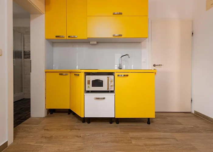 Apartman In With Wifi Povljana