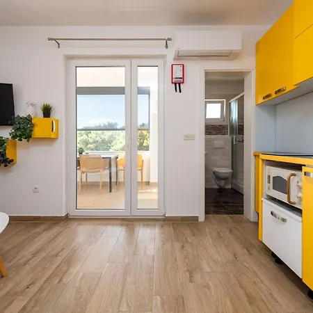 Lovely In With House Sea View Apartament Povljana