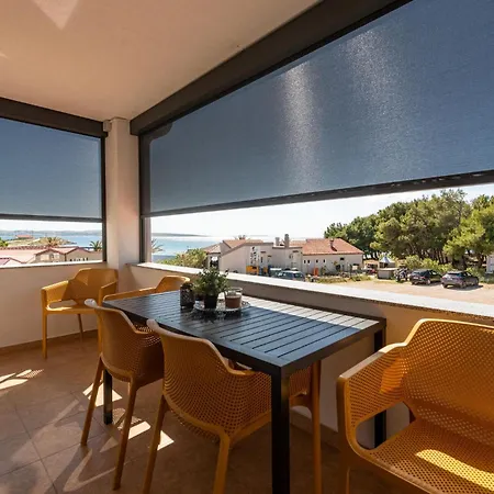 Apartament Lovely In With House Sea View Povljana