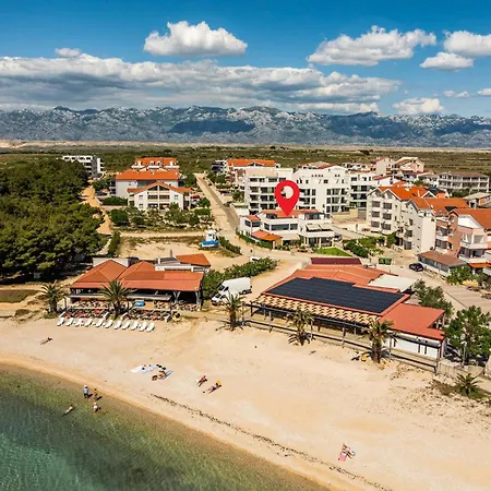 Apartament Lovely In With House Sea View